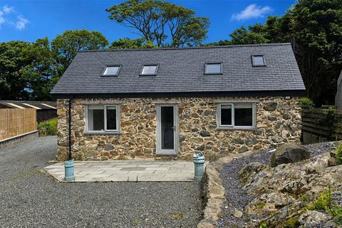 3 bed property, in Tyn Lon, £340,000