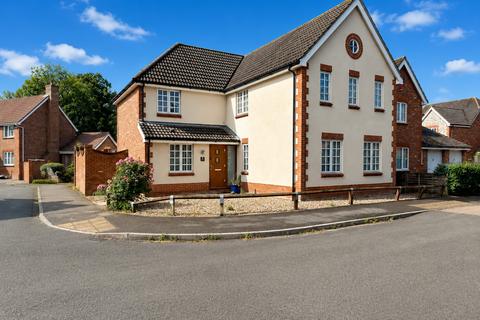 5 bed property, in Upmill Close, £550,000