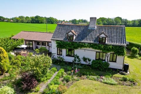 2 bed property, in Lily Lane, £550,000