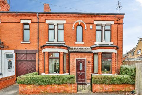 4 bed property, in Cooperative Avenue, £180,000