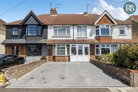 3 bed property, in Manor Hall Road, £415,000