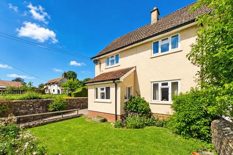 3 bed property, in Brendon View, £350,000