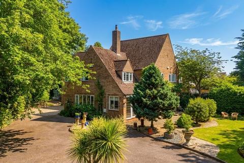 4 bed property, in St. Johns Hill, £1,000,000