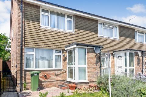 3 bed property, in Little Park Close, £280,000