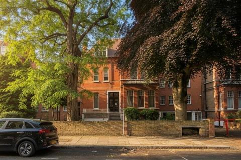 1 bed property, in Flat 10, £100,000