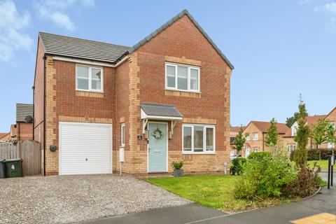 4 bed property, in Baker Close, £290,000