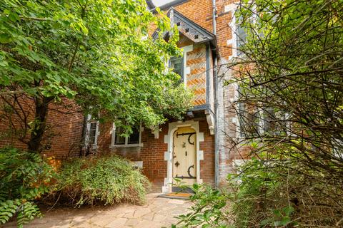 4 bed property, in St Judes Close, £500,000