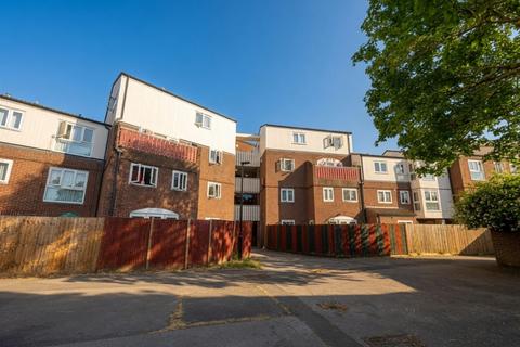 2 bed property, in 36 Cottington Road, £140,000