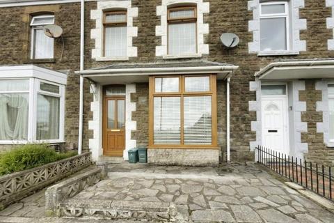 3 bed property, in St Johns Road, £190,000