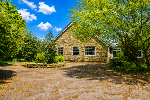 4 bed property, in Fleet Lane, £550,000