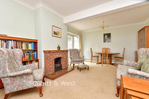 3 bed property, in Mosslea Road, £400,000