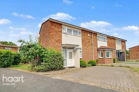 2 bed property, in Little Brays, £325,000