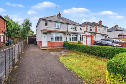 2 bed property, in Hawkes Mill Lane, £325,000