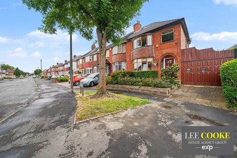 3 bed property, in Shaftesbury Road, £250,000