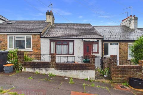 3 bed property, in Milner Road, £230,000