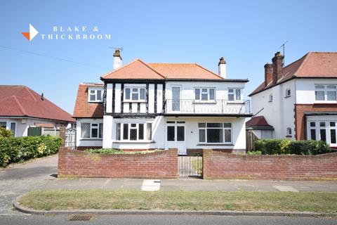 5 bed property, in Second Avenue, £525,000