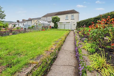 2 bed property, in Aberdare CF44, £199,000