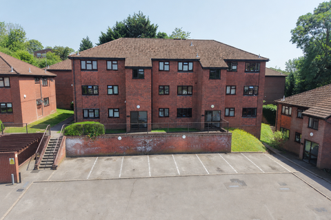 2 bed property, in Kaybridge Close, £170,000