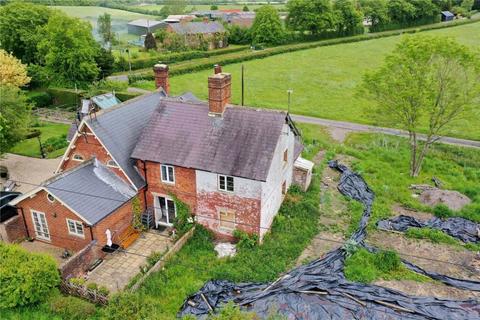 2 bed property, in Grittenham, £225,000