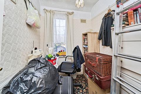 3 bed property, in St. Pauls Crescent, £130,000