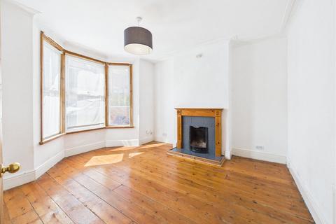 2 bed property, in Manworthy Road, £360,000