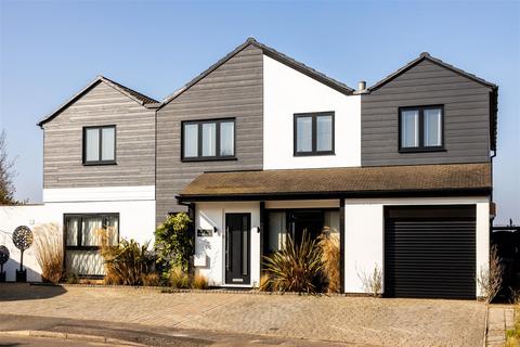 5 bed property, in Orewell Gardens, £1,750,000