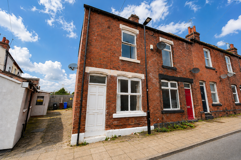 3 bed property, in 7 Swarcliffe Road, £35,000