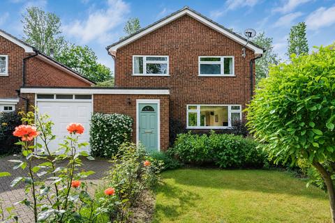 3 bed property, in Old Leys, £545,000