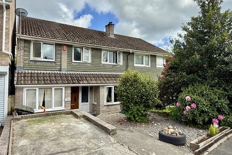 4 bed property, in Hawthorn Road, £300,000
