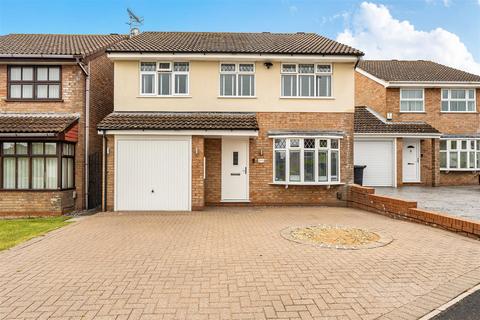 4 bed property, in Stoneberry Road, £500,000