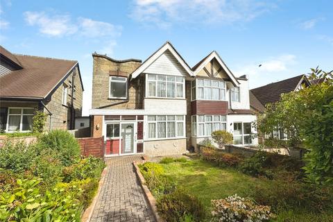 3 bed property, in Elphinstone Road, £300,000