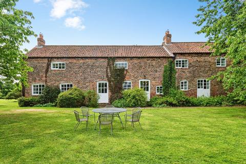6 bed property, in Burstwick Road, £570,000