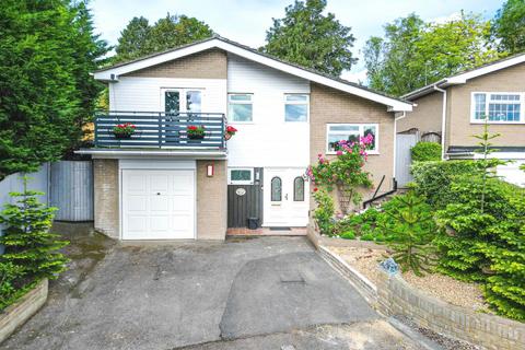 3 bed property, in Brill Close, £765,000