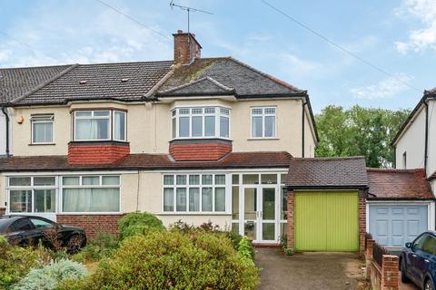 3 bed property, in Woodyates Road, £635,000