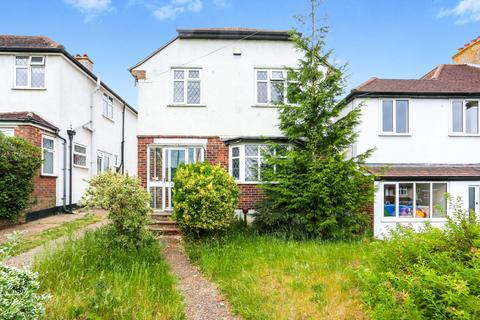 3 bed property, in Winkworth Road, £675,000
