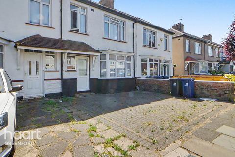 3 bed property, in Kings Avenue, £600,000