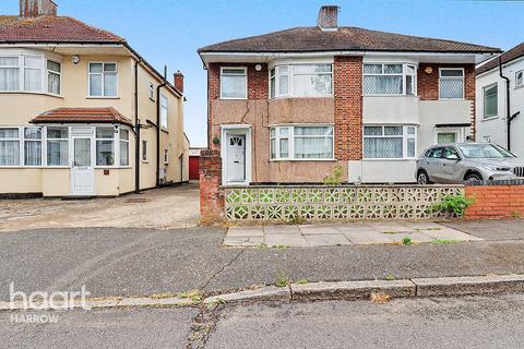 3 bed property, in Tavistock Road, £700,000
