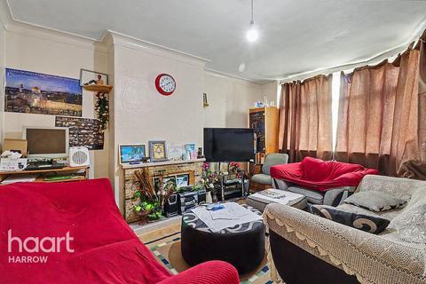 3 bed property, in Tavistock Road, £600,000