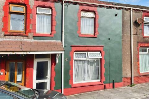3 bed property, in Donnen Street, £140,000