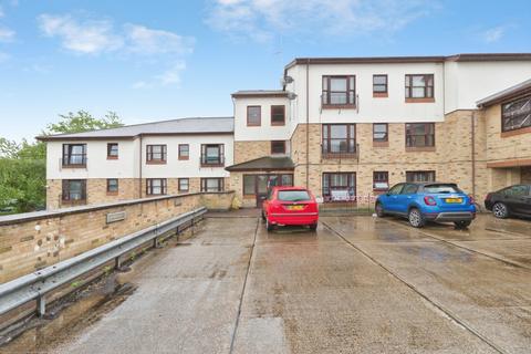 2 bed property, in Priory Road, £200,000