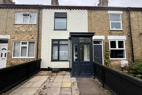 2 bed property, in New Road, £210,000
