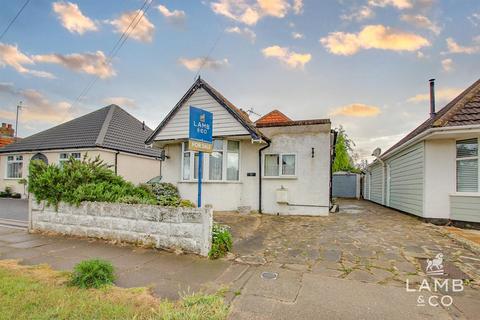 2 bed property, in Edison Road, £225,000