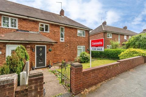 3 bed property, in The Oval, £280,000