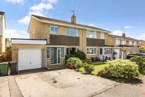 3 bed property, in Grange Close, £525,000