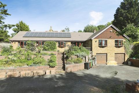 4 bed property, in Yelsted Road, £650,000
