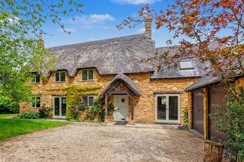 4 bed property, in Broad Campden, £1,200,000