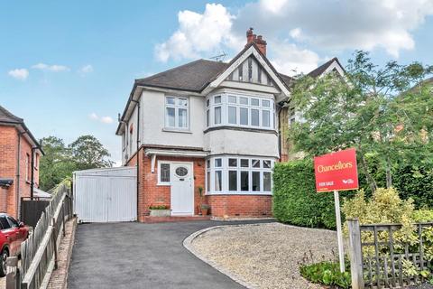3 bed property, in Caversham - Sought After Private Road, £850,000