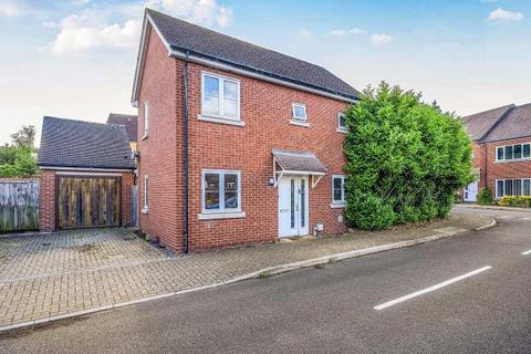 2 bed property, in Basswood Drive, £330,000
