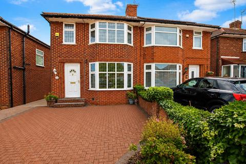 3 bed property, in Bullhead Road, £600,000
