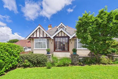 3 bed property, in Robin Lane, £645,000
